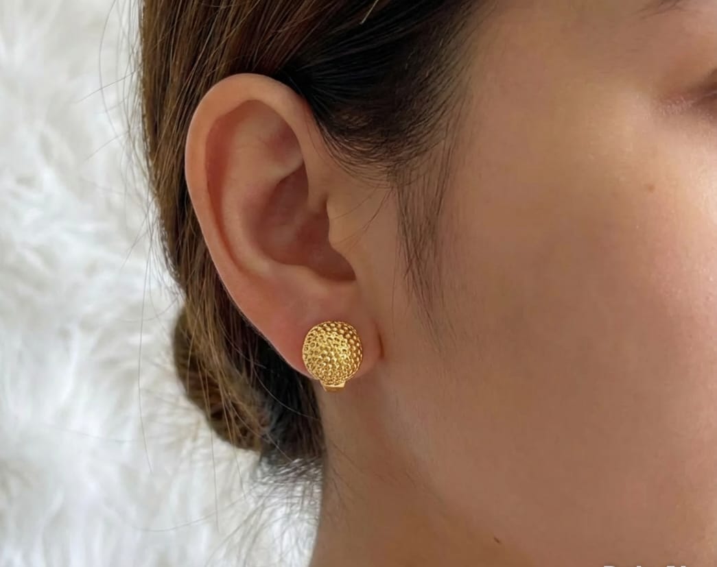 18K gold-plated stud earrings suitable for everyday wear
