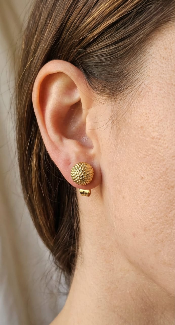 18K gold-plated stud earrings suitable for everyday wear