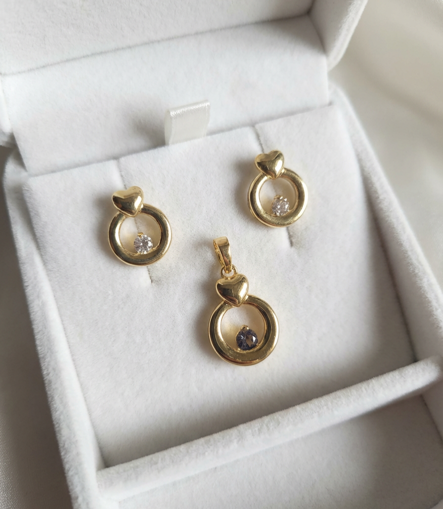 18K gold-plated mini stud earrings set with pendant